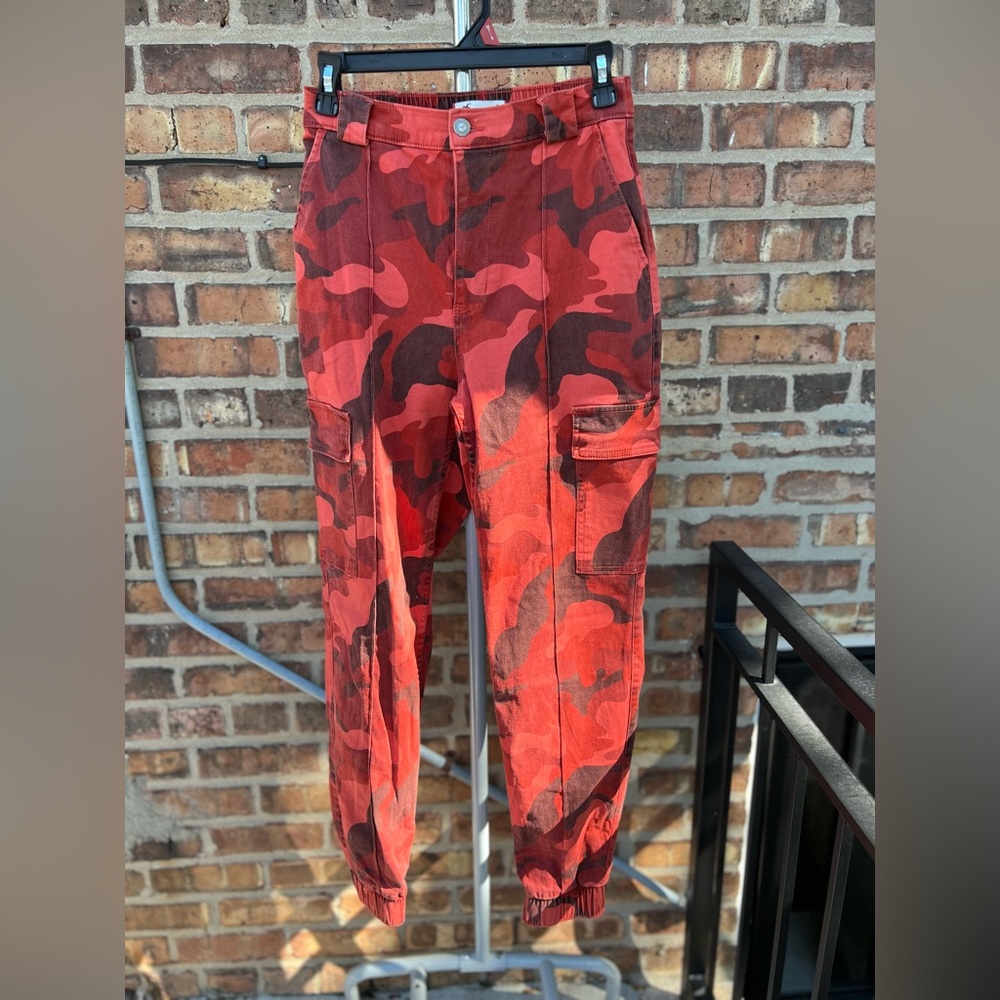 Hollister red camo jogger pants size small
